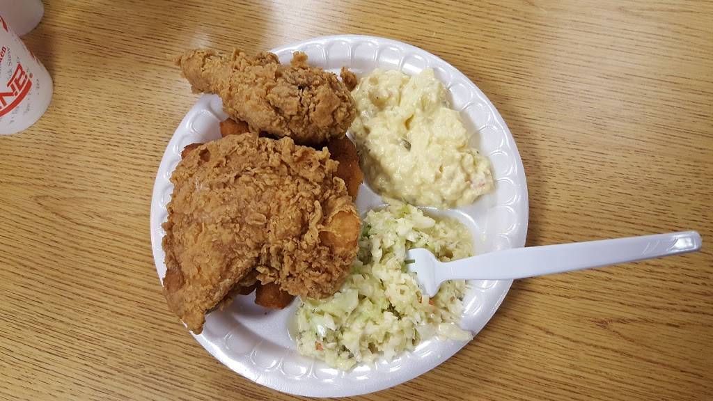 Smithfields Chicken N Bar-B-Q | restaurant | 1440 E Broad St, Fuquay-Varina, NC 27526, USA | 9195572400 OR +1 919-557-2400