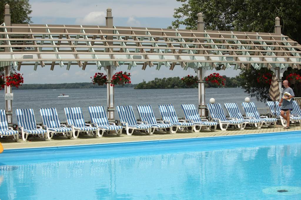 Fern Resort | restaurant | 4432 Fern Resort Rd, Ramara, ON L3V 0L1, Canada | 8005673376 OR +1 800-567-3376