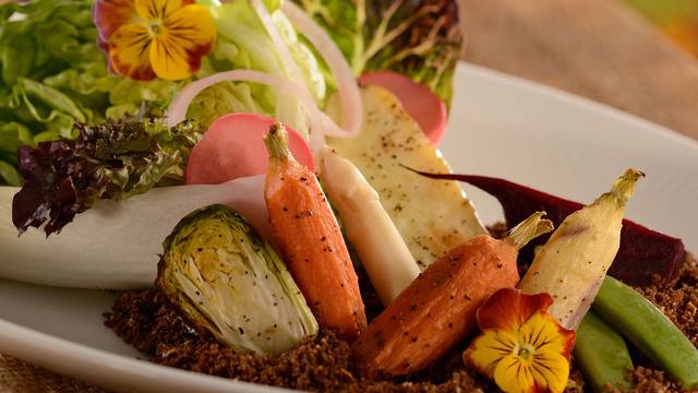 Tiffins Restaurant | restaurant | 2901 Osceola Pkwy Discovery Island, Orlando, FL 32830, USA | 4079391947 OR +1 407-939-1947