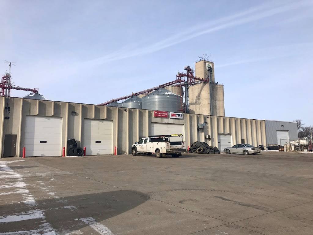 Hull Coop | restaurant | 1207 Black Forest Rd, Hull, IA 51239, USA | 7124391140 OR +1 712-439-1140