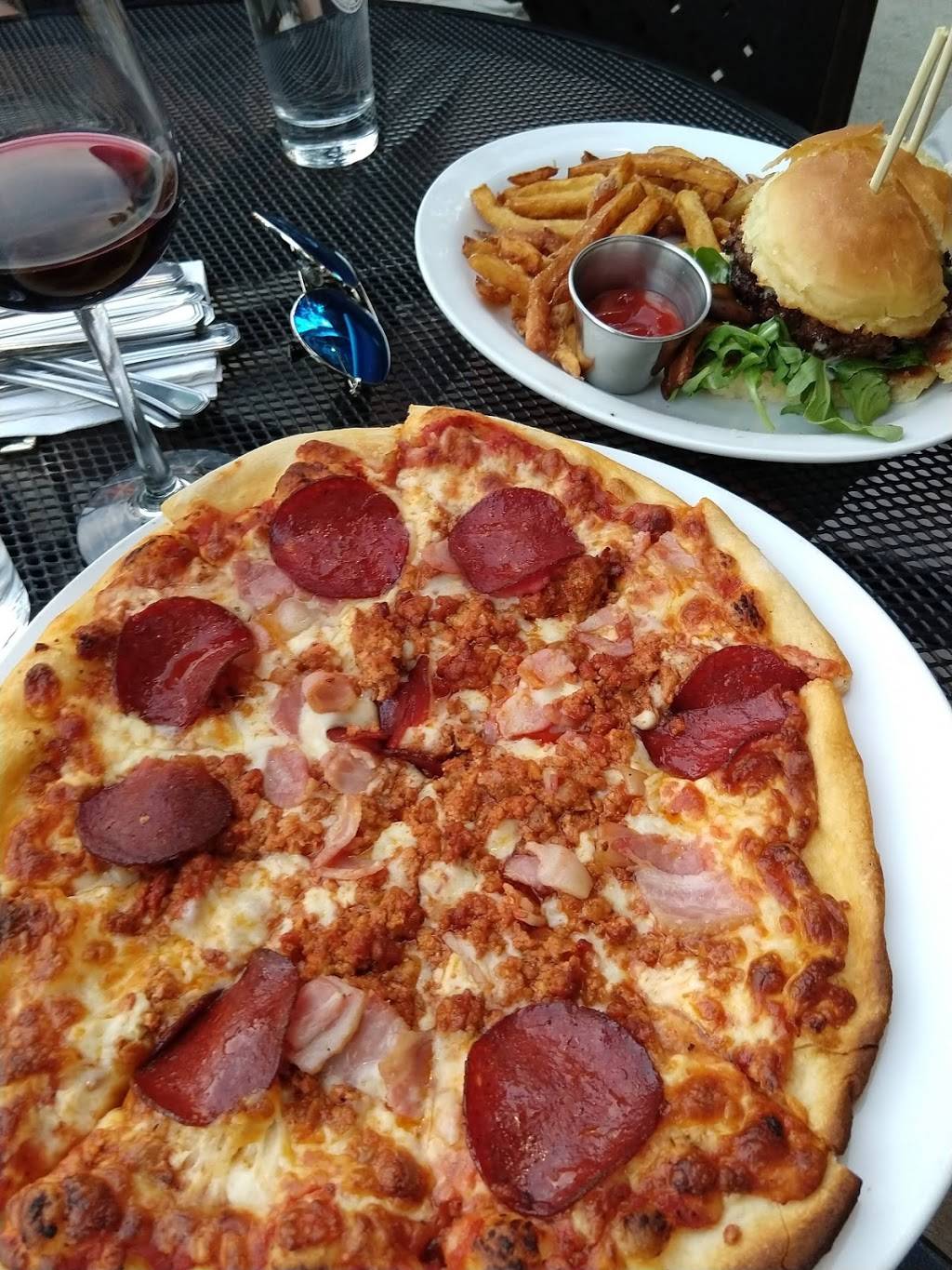 Daves... On St. Clair | restaurant | 730 St Clair Ave W, Toronto, ON M6C 1B3, Canada | 4166573283 OR +1 416-657-3283