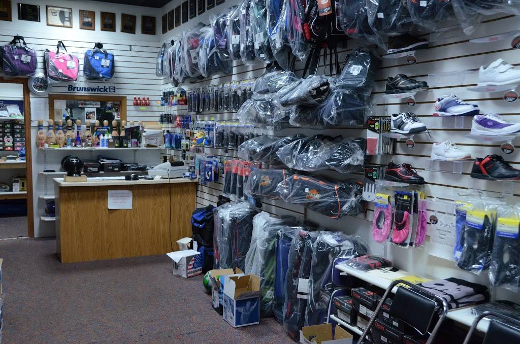 Village Bowl | restaurant | N86W18330 Main St, Menomonee Falls, WI 53051, USA | 2622551580 OR +1 262-255-1580