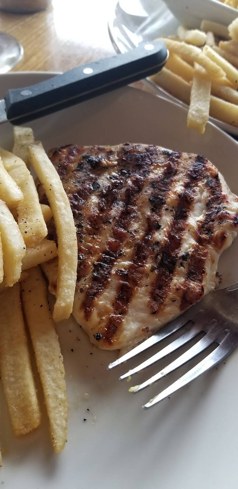 Applebees Grill + Bar | restaurant | 508 Howe Ave, Cuyahoga Falls, OH 44221, USA | 3309281500 OR +1 330-928-1500