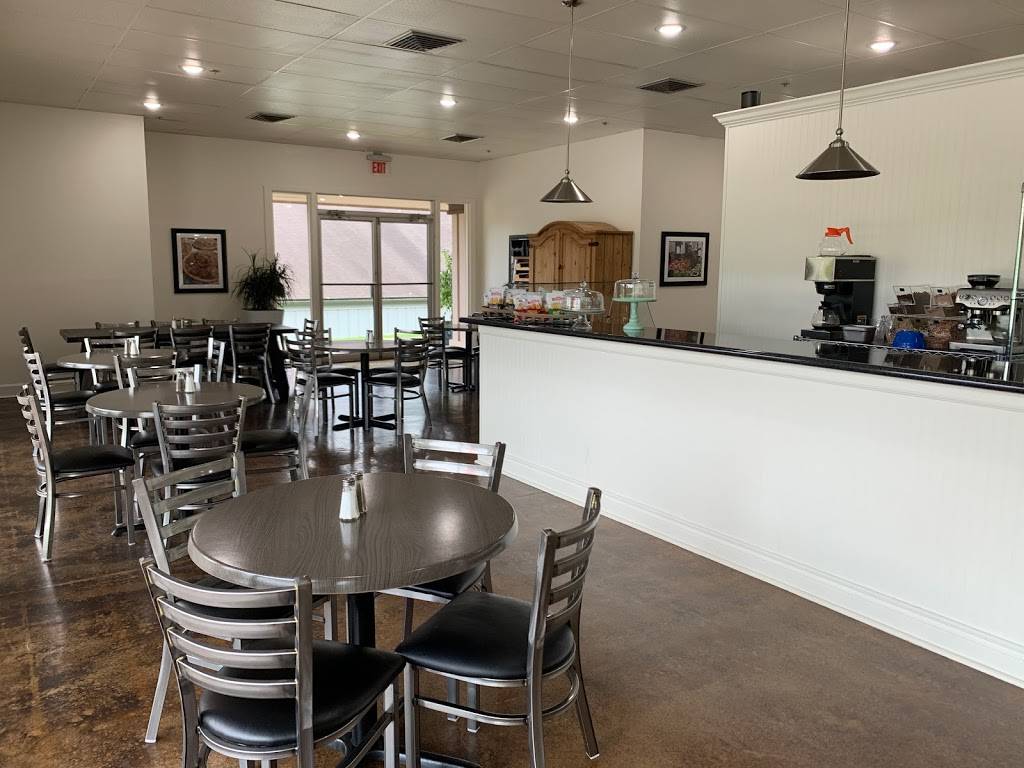 Chow On The Square | restaurant | 1 East Cherokee Village Mall #106, Cherokee Village, AR 72529, USA | 8707107047 OR +1 870-710-7047