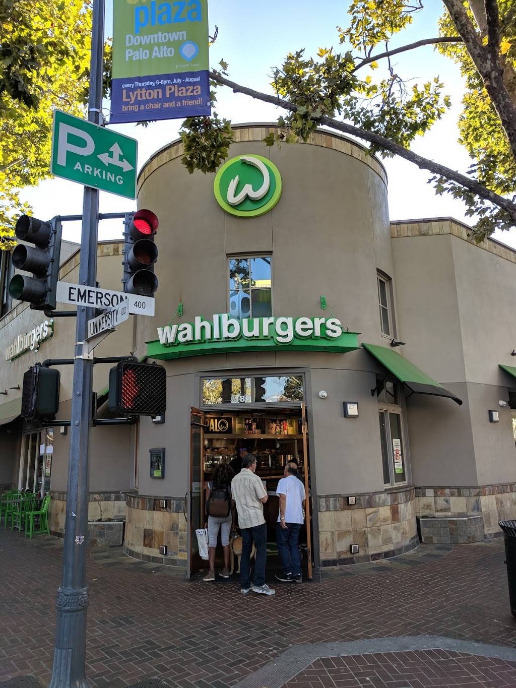 Wahlburgers | restaurant | 185 University Ave, Palo Alto, CA 94301, USA | 6503821389 OR +1 650-382-1389