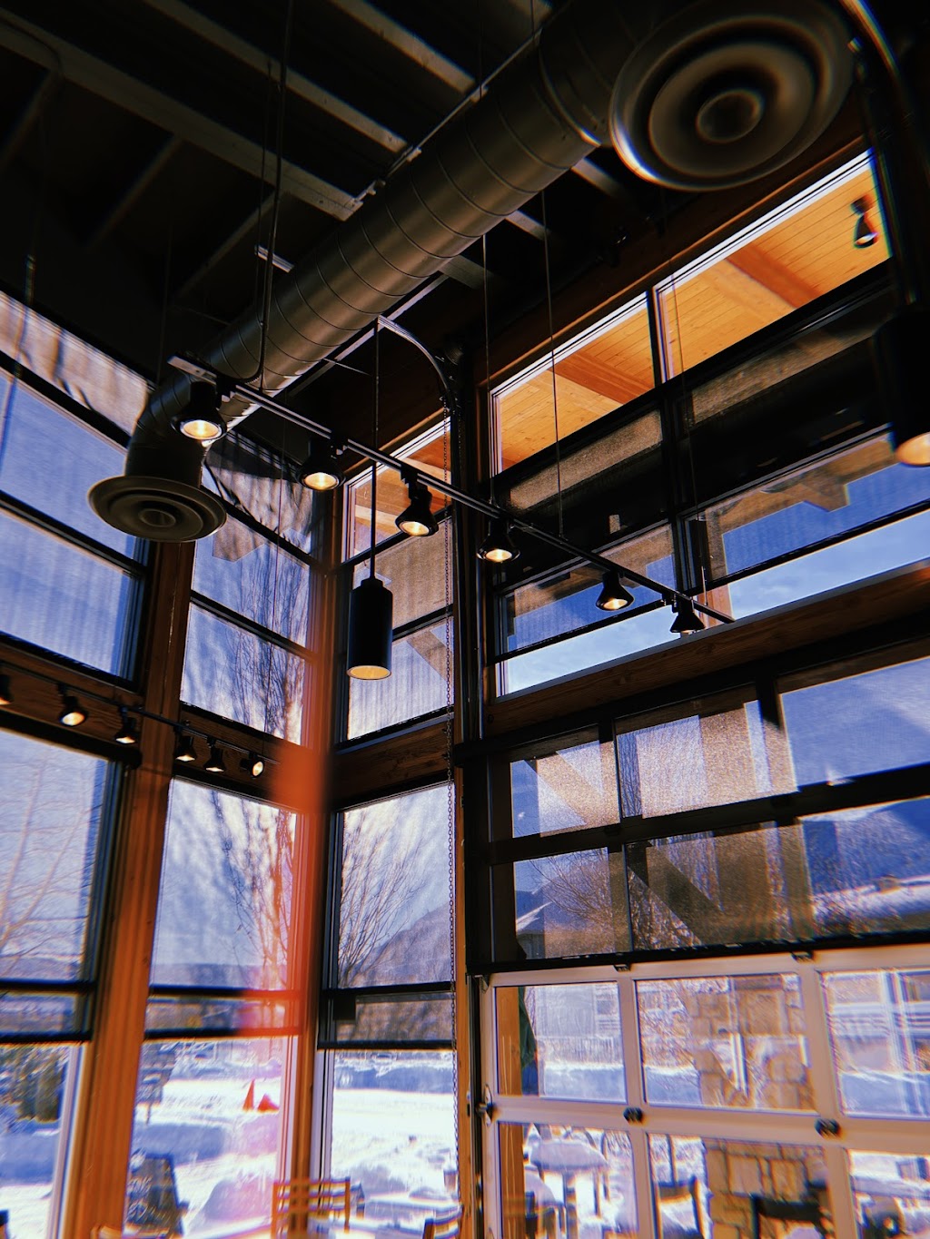 Starbucks | cafe | 216 W Manson Hwy, Chelan, WA 98816, USA | 5096820715 OR +1 509-682-0715