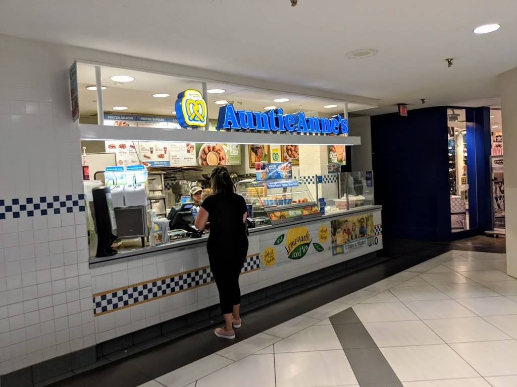 Auntie Annes | cafe | 5 Woodfield Mall, Schaumburg, IL 60173, USA | 8476196844 OR +1 847-619-6844