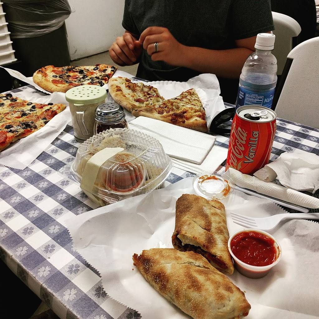 Bostons Pizza | restaurant | 25 Kaneohe Bay Dr, Kailua, HI 96734, USA | 8082548055 OR +1 808-254-8055