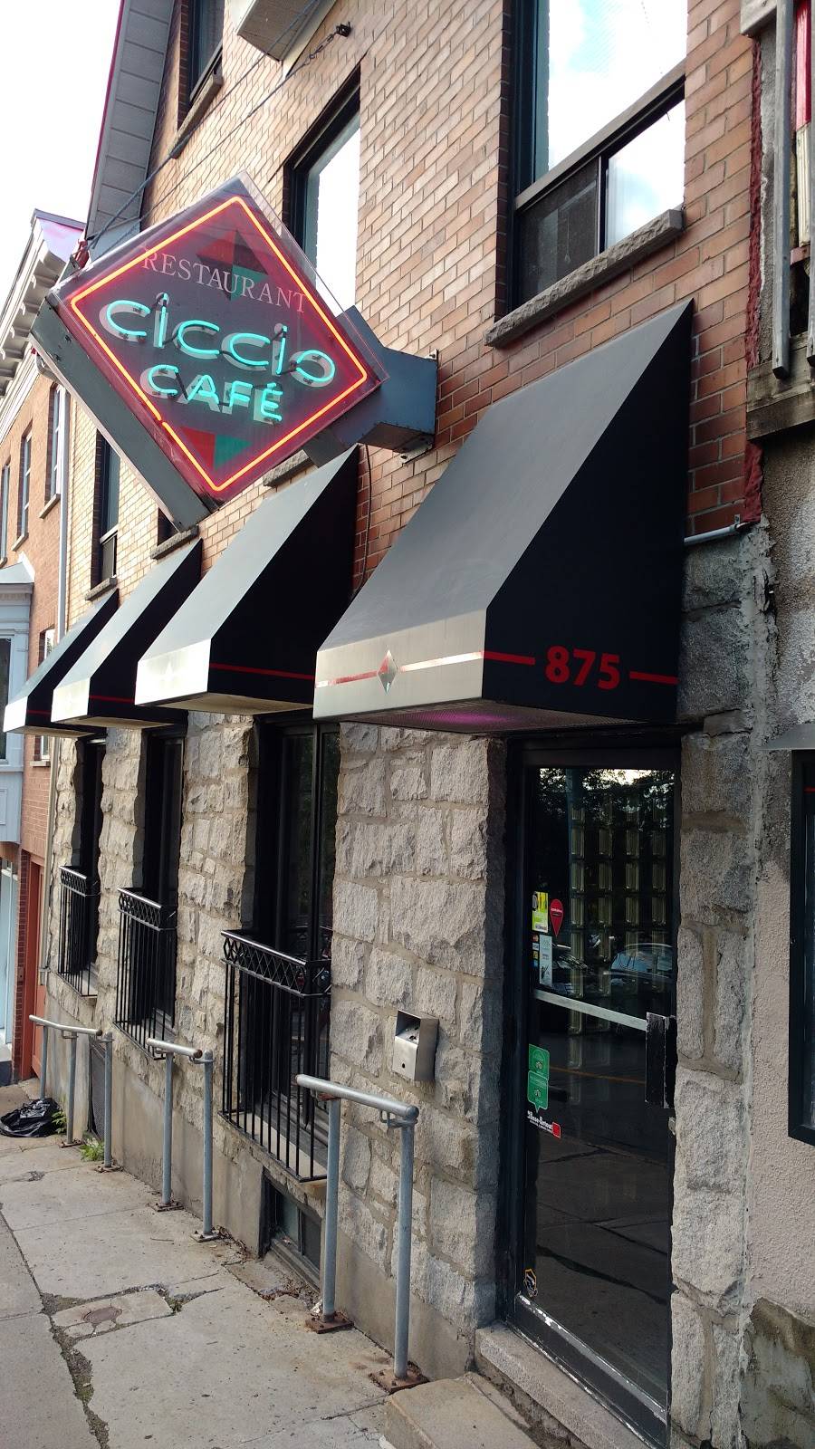 Ciccio Café | restaurant | 875 Rue de Claire-Fontaine, Québec, QC G1R 3A8, Canada | 4185256161 OR +1 418-525-6161