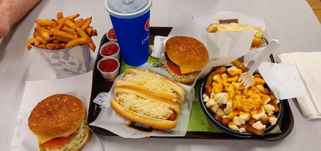 Le Petit Quebec | restaurant | 38 Boulevard Saint-Jean-Baptiste, Châteauguay, QC J6K 3A3, Canada | 4506993033 OR +1 450-699-3033