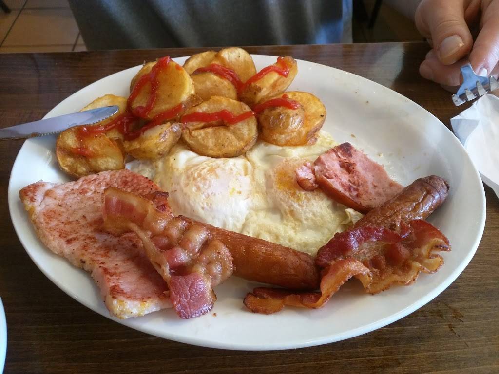 Nicks Family Restaurant | restaurant | 1716 London Line, Sarnia, ON N7T 7H2, Canada | 5194915619 OR +1 519-491-5619