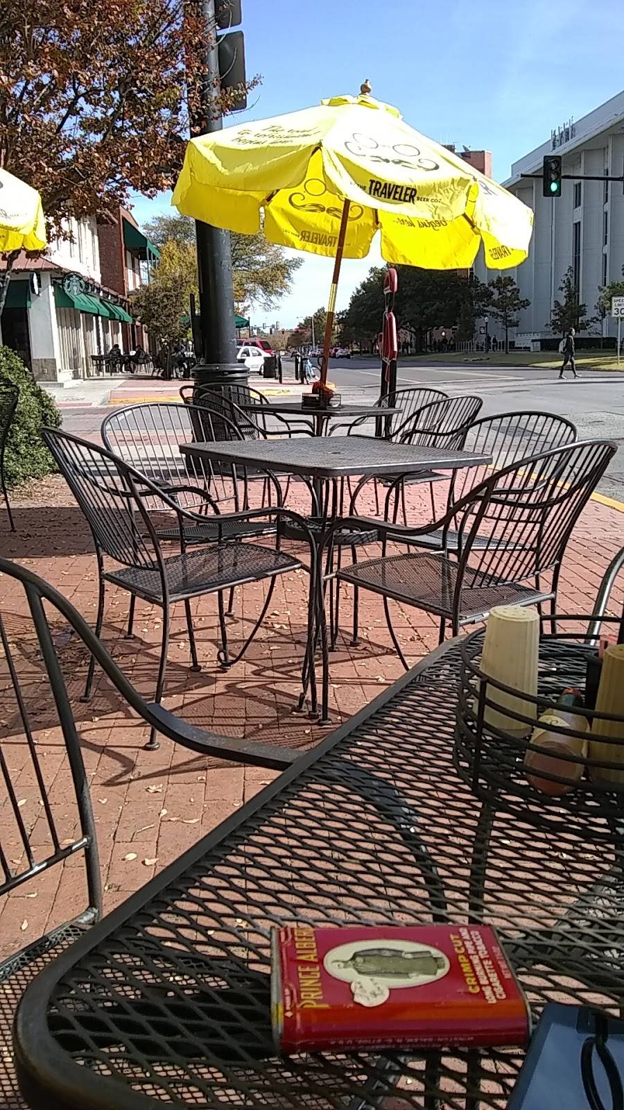 Louies Grill & Bar | restaurant | 301 W Boyd St, Norman, OK 73069, USA | 4053666291 OR +1 405-366-6291