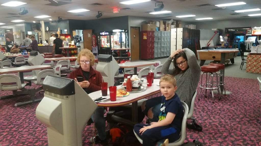 Strikers Entertainment | restaurant | 30971 Armada Ridge Rd, Richmond, MI 48062, USA | 5867279292 OR +1 586-727-9292