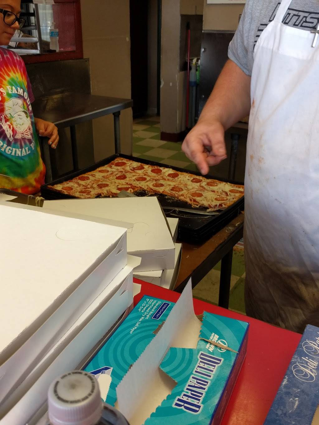 Ossos Original Pizza | restaurant | 90 Henderson Ave, Washington, PA 15301, USA | 7242221990 OR +1 724-222-1990