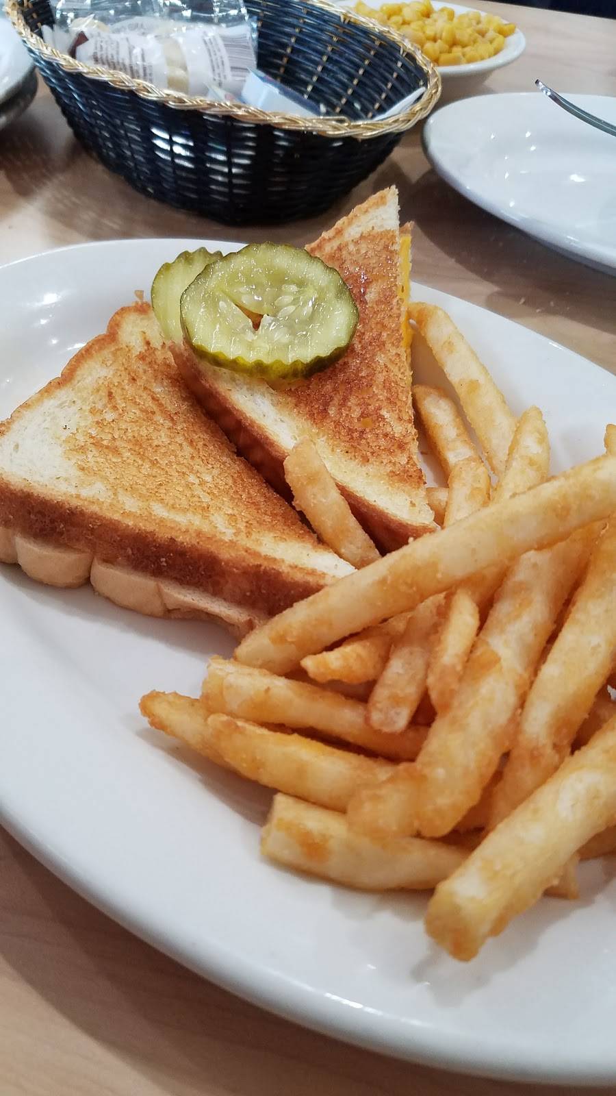 Flamingo Family Restaurant | restaurant | 22201 Ecorse Rd, Taylor, MI 48180, USA | 3132951203 OR +1 313-295-1203