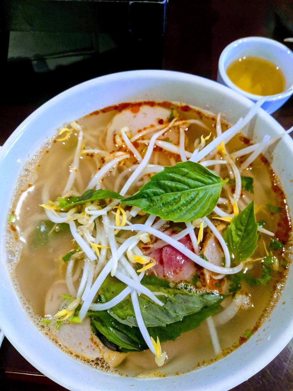 Co Cham | restaurant | 780 Somerset St W, Ottawa, ON K1R 6R1, Canada | 6135676050 OR +1 613-567-6050