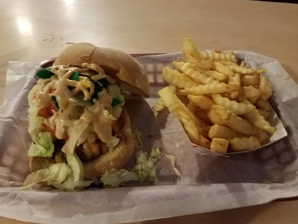 Jabbers Food Sports & Spirits | restaurant | 4365 Grissom Pkwy, Cocoa, FL 32926, USA | 3216384130 OR +1 321-638-4130