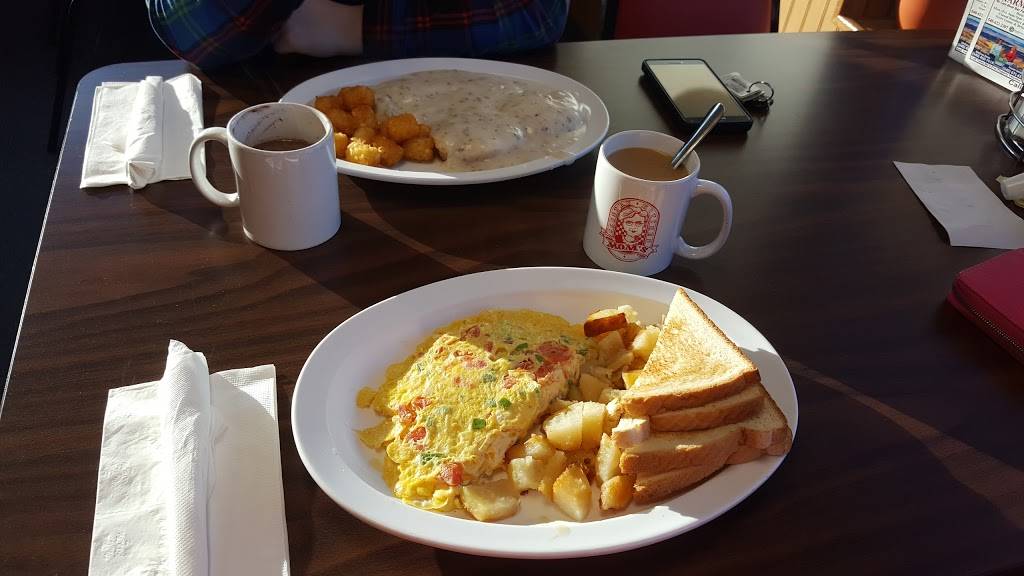 Moms Country Kitchen | restaurant | 470 S Commerce Ave # B, Front Royal, VA 22630, USA | 5406367441 OR +1 540-636-7441