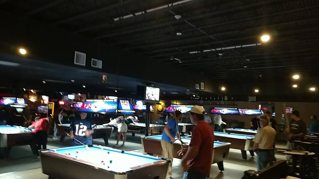 Underground Billards | restaurant | 930 Plainfield St, Johnston, RI 02919, USA | 4013315291 OR +1 401-331-5291