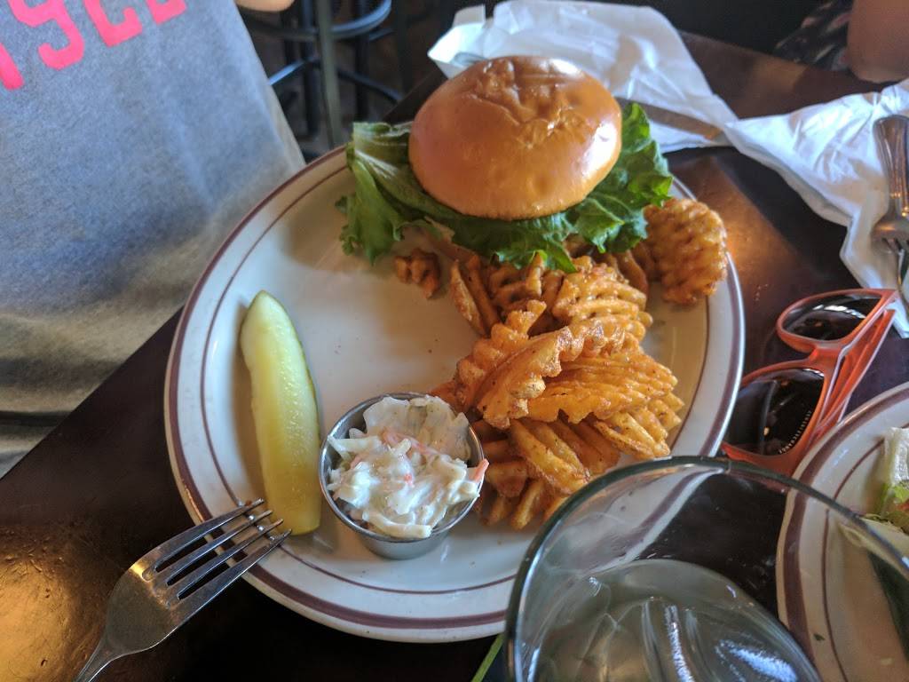 Burkes Public House | restaurant | 5401 N Broadway, Chicago, IL 60640, USA | 7739441109 OR +1 773-944-1109