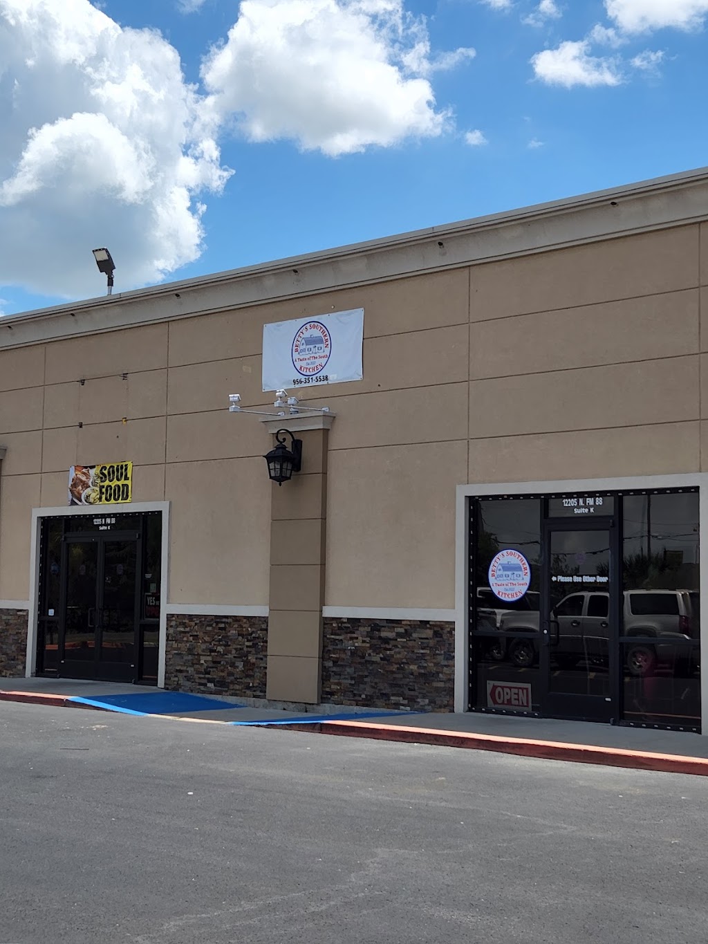Bettys Southern Kitchen | restaurant | 12205 N Farm To Market 88, Weslaco, TX 78596, USA | 9563515538 OR +1 956-351-5538
