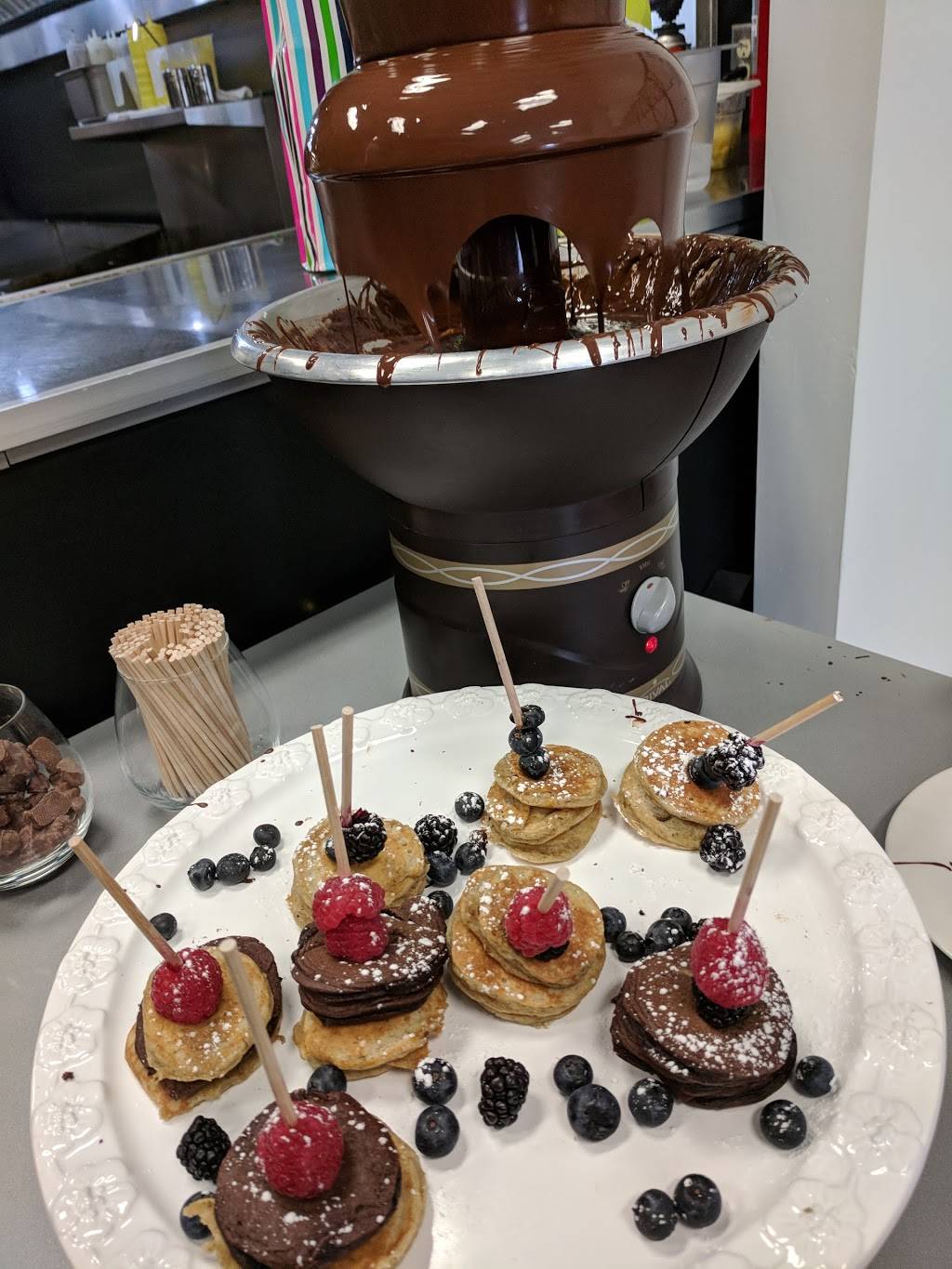 Stacks | restaurant | 1950 Lauzon Rd, Windsor, ON N8R 1A2, Canada | 5199881950 OR +1 519-988-1950