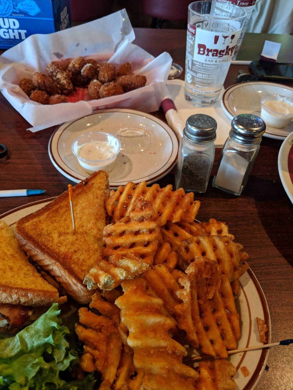 Braskys Bar & Grill | restaurant | 9901 N Knoxville Ave, Peoria, IL 61615, USA | 3092408422 OR +1 309-240-8422