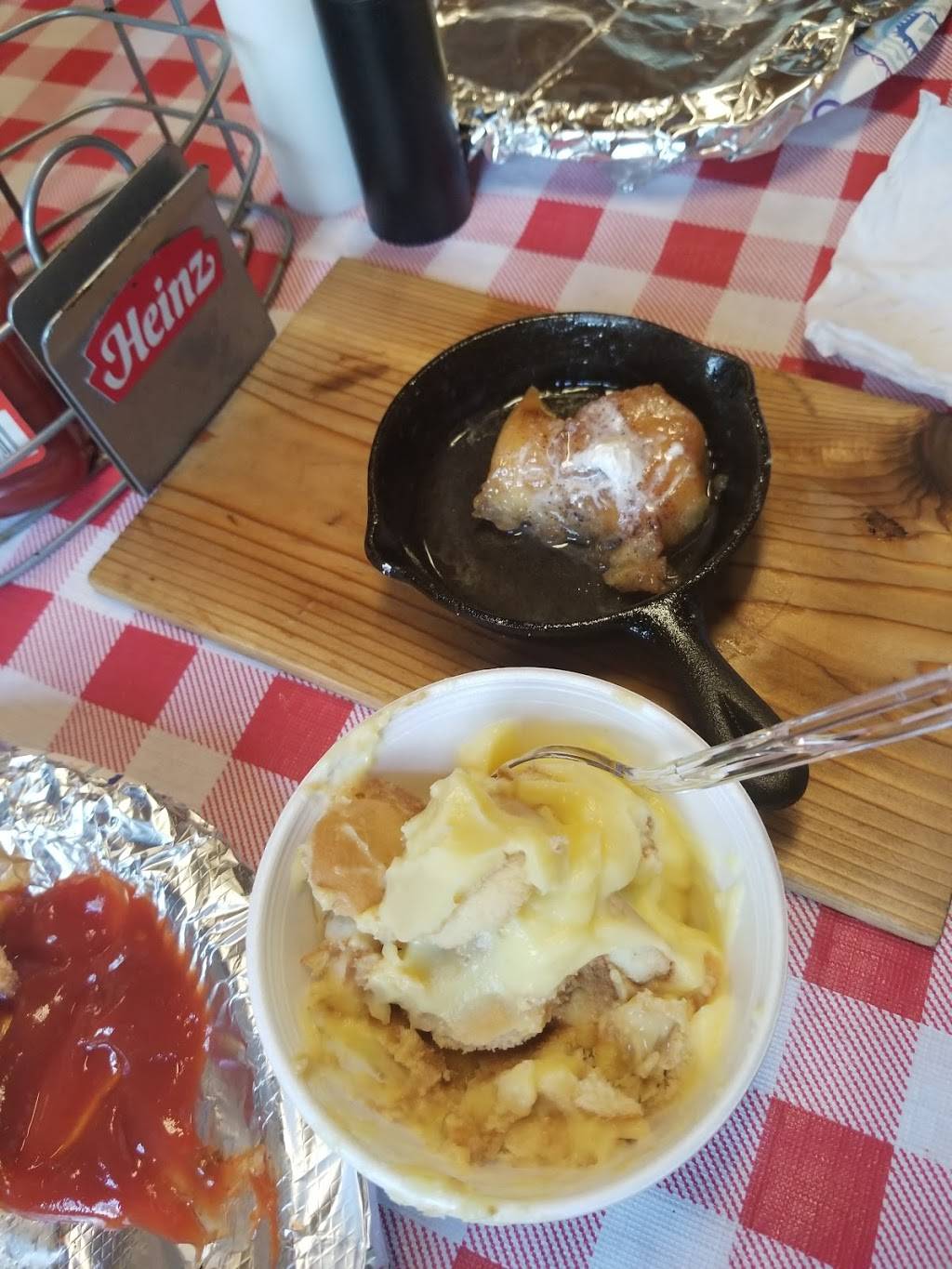 Preachers Smokehouse | restaurant | 2929 Pittman Center Rd, Sevierville, TN 37876, USA | 8653329731 OR +1 865-332-9731