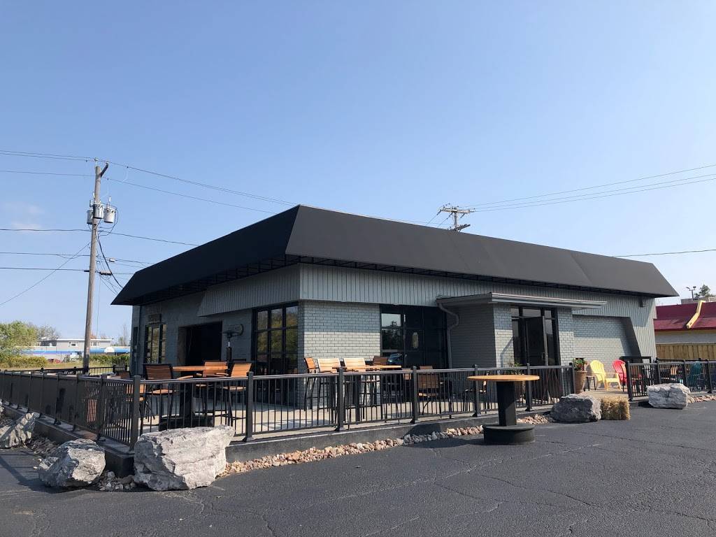 Blackberrys Bar & Grill | restaurant | 2241 Grand Island Blvd, Grand Island, NY 14072, USA | 7167759743 OR +1 716-775-9743