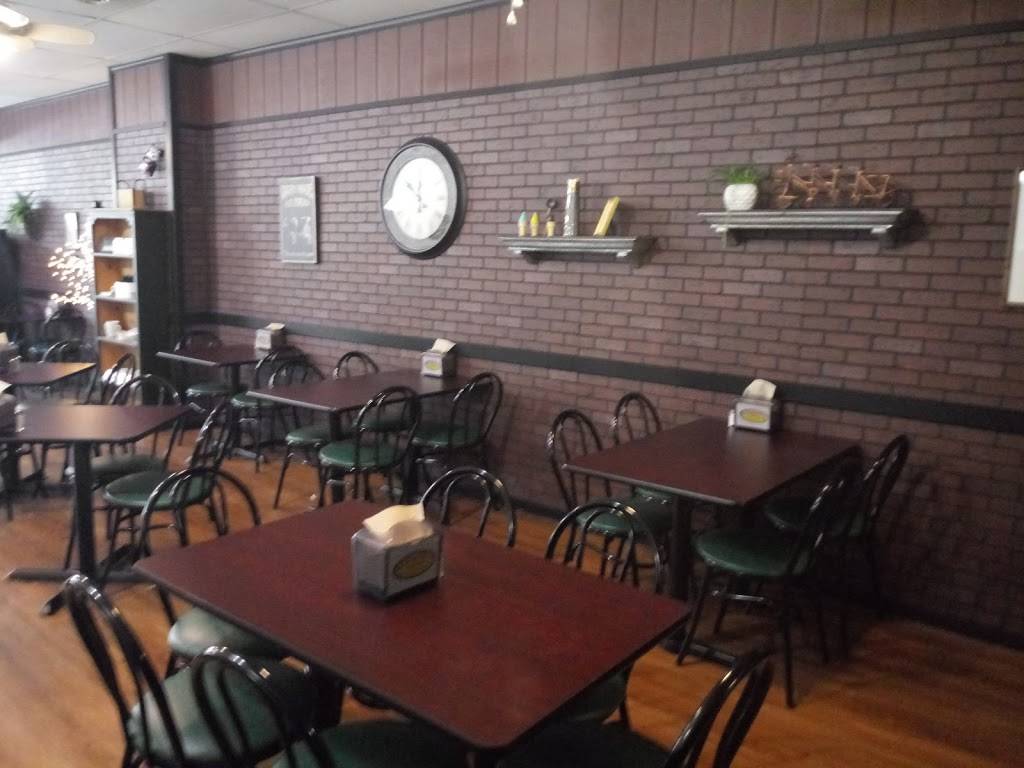 Pretzel Pizza Cafe & Creamery | restaurant | 28 Frederick St, Hanover, PA 17331, USA | 7179692125 OR +1 717-969-2125