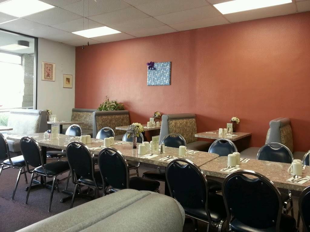 J & M Family Restaurant | restaurant | 1295 S State St, Hemet, CA 92543, USA | 9517650166 OR +1 951-765-0166