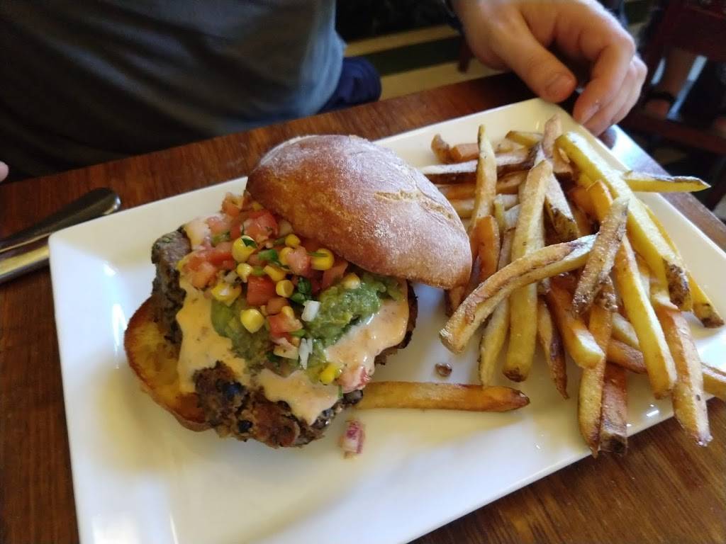 Freddy Valentines Public House | restaurant | 134 W Jefferson St, Spring Green, WI 53588, USA | 6085880220 OR +1 608-588-0220