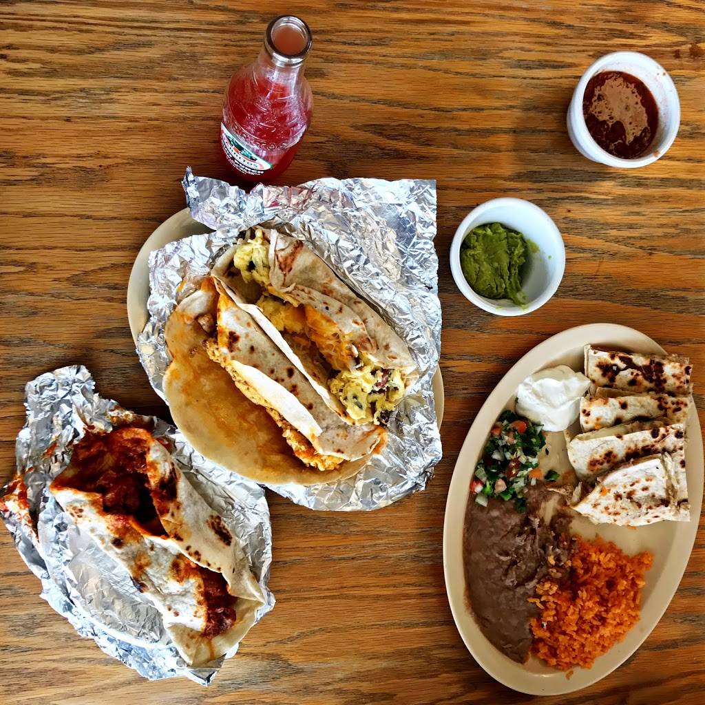 Regis Taqueria | restaurant | 302 W Brown St, Hearne, TX 77859, USA | 9795998369 OR +1 979-599-8369