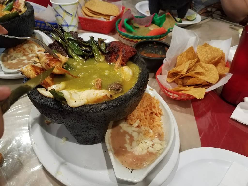Mariscos El Tata | restaurant | 10555 International Blvd, Oakland, CA 94603, USA | 5105681949 OR +1 510-568-1949