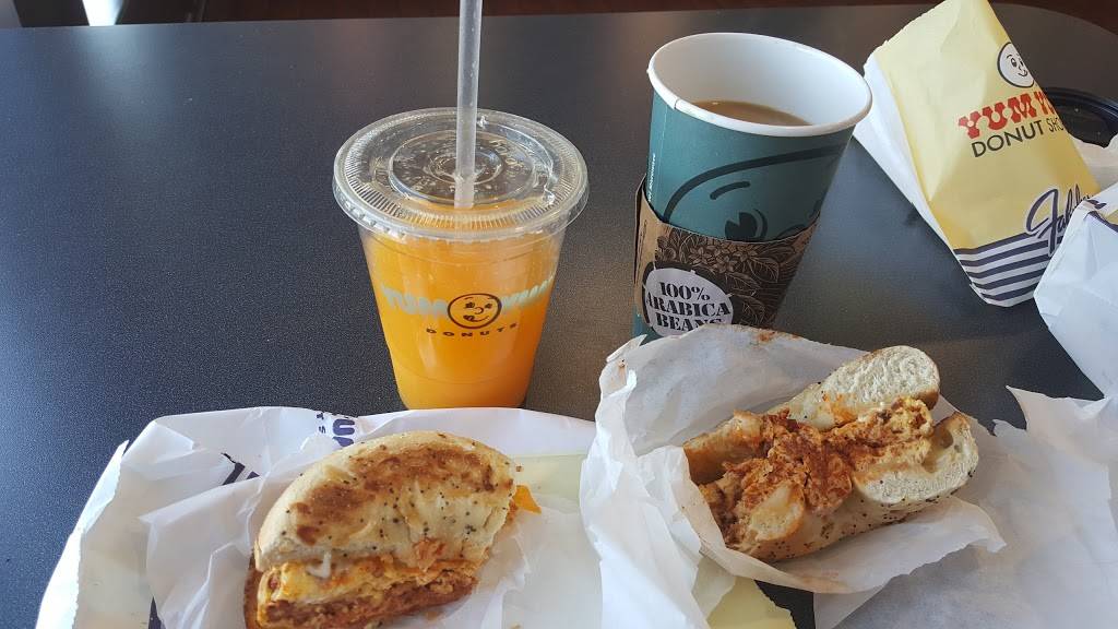 Yum Yum Donuts | bakery | 23342 Lyons Ave, Newhall, CA 91321, USA | 6617993667 OR +1 661-799-3667