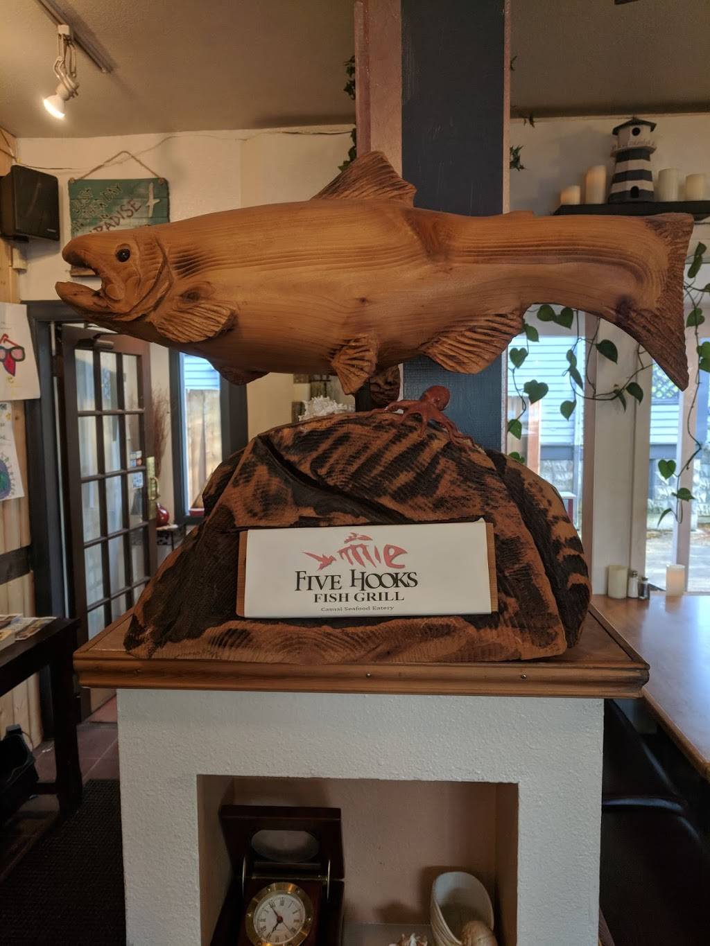 Five Hooks Fish Grill | restaurant | 2232 Queen Anne Ave N, Seattle, WA 98109, USA | 2064031263 OR +1 206-403-1263