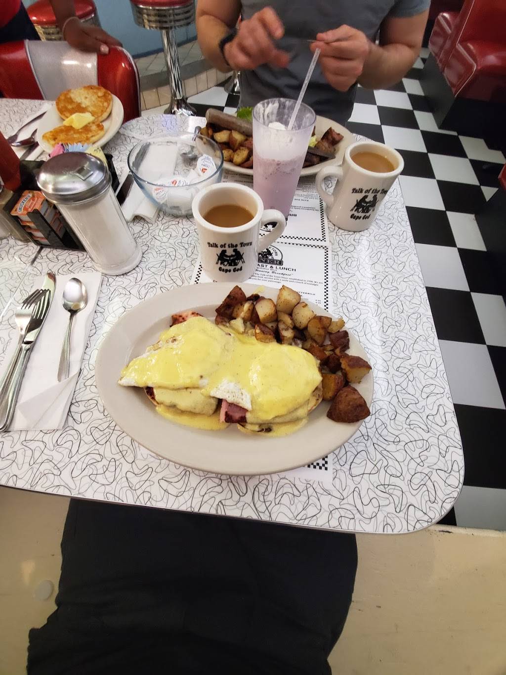 The Talk of the Town Diner | restaurant | 808 MacArthur Blvd, Pocasset, MA 02559, USA | 5083563867 OR +1 508-356-3867