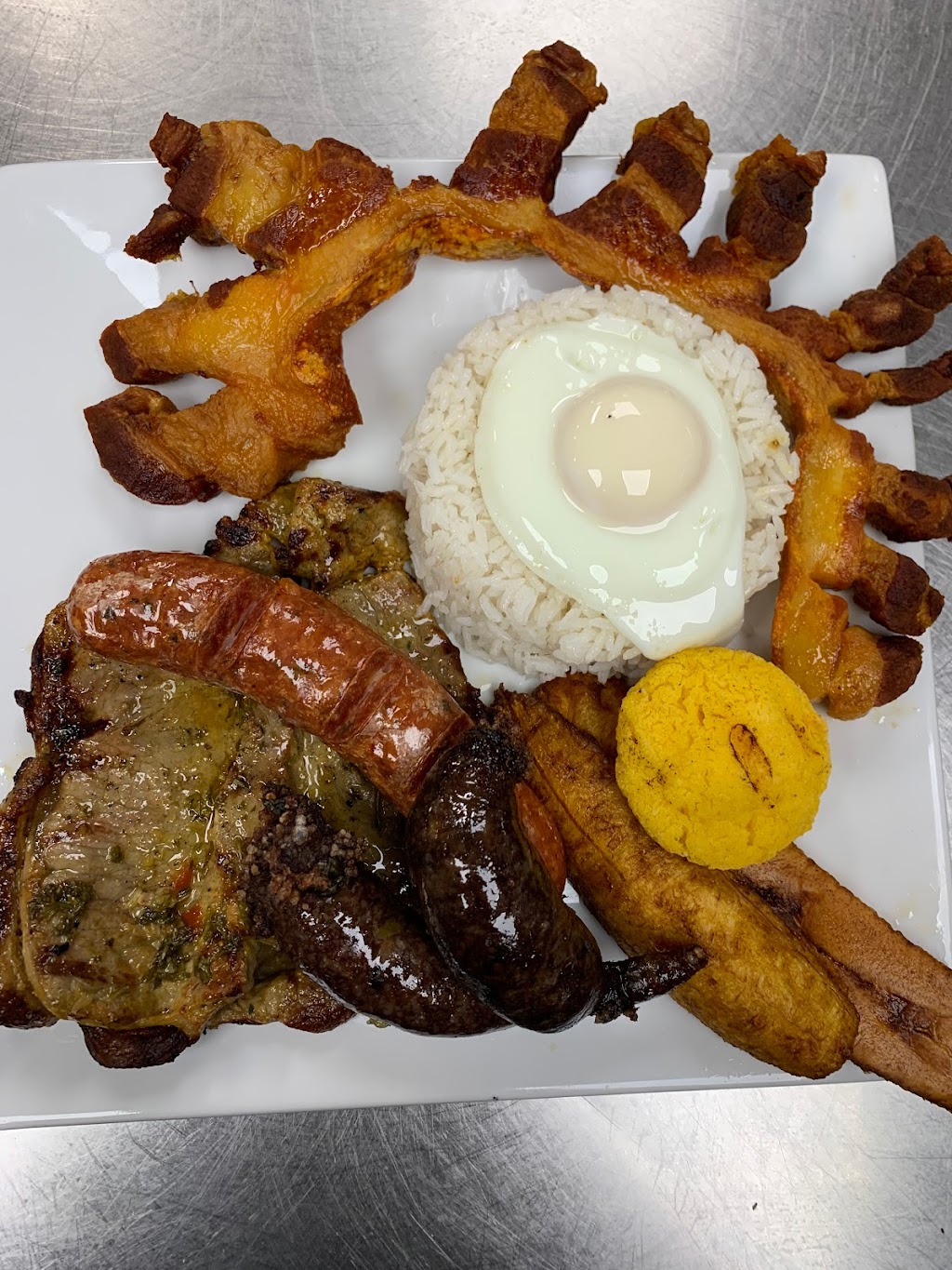 El jardín Restaurant & Bakery | restaurant | 15 Central Square, Boston, MA 02128, USA | 6174185784 OR +1 617-418-5784