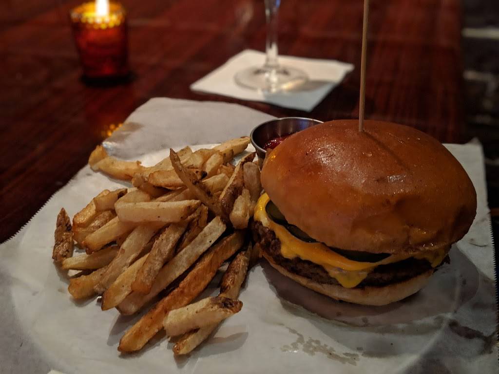 Local on Main Street | restaurant | 95 S Main St, Memphis, TN 38103, USA | 9014739573 OR +1 901-473-9573