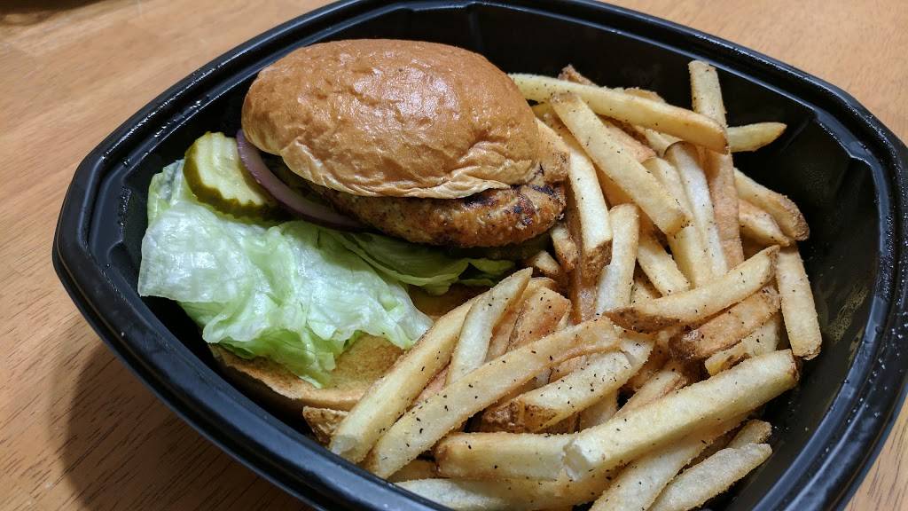 TGI Fridays | restaurant | 3087 White Bear Ave N, Maplewood, MN 55109, USA | 6517049052 OR +1 651-704-9052