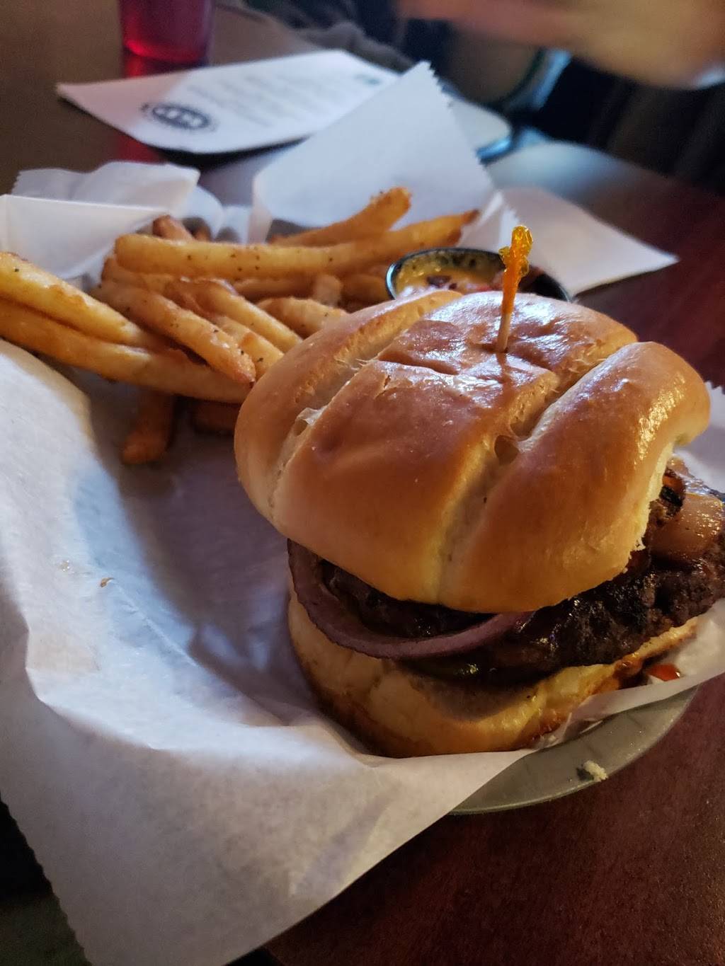 Korner Pub | restaurant | 1017 W Main St, Owosso, MI 48867, USA | 9897239843 OR +1 989-723-9843