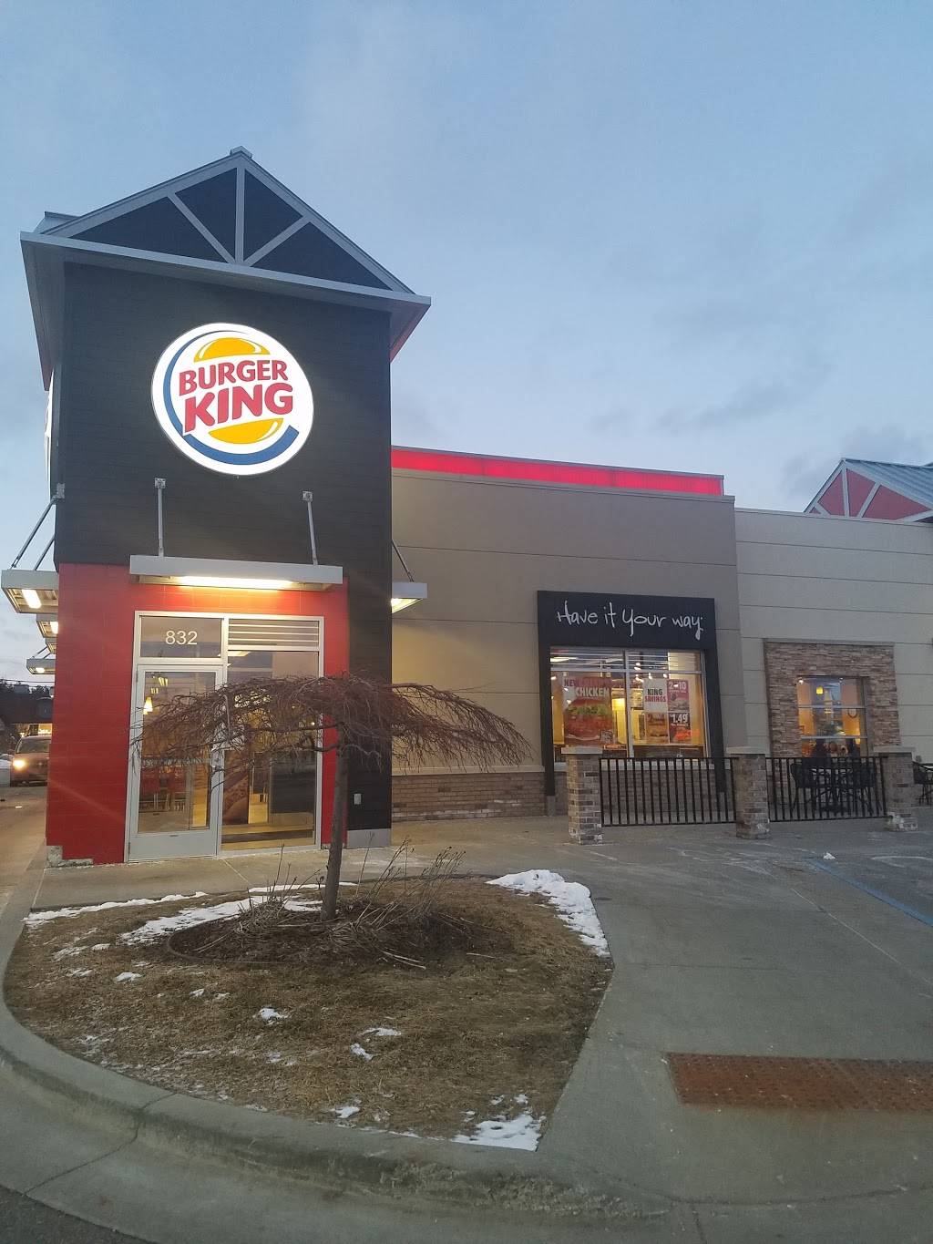 Burger King | restaurant | 832 W Main St, Gaylord, MI 49735, USA | 9897322660 OR +1 989-732-2660