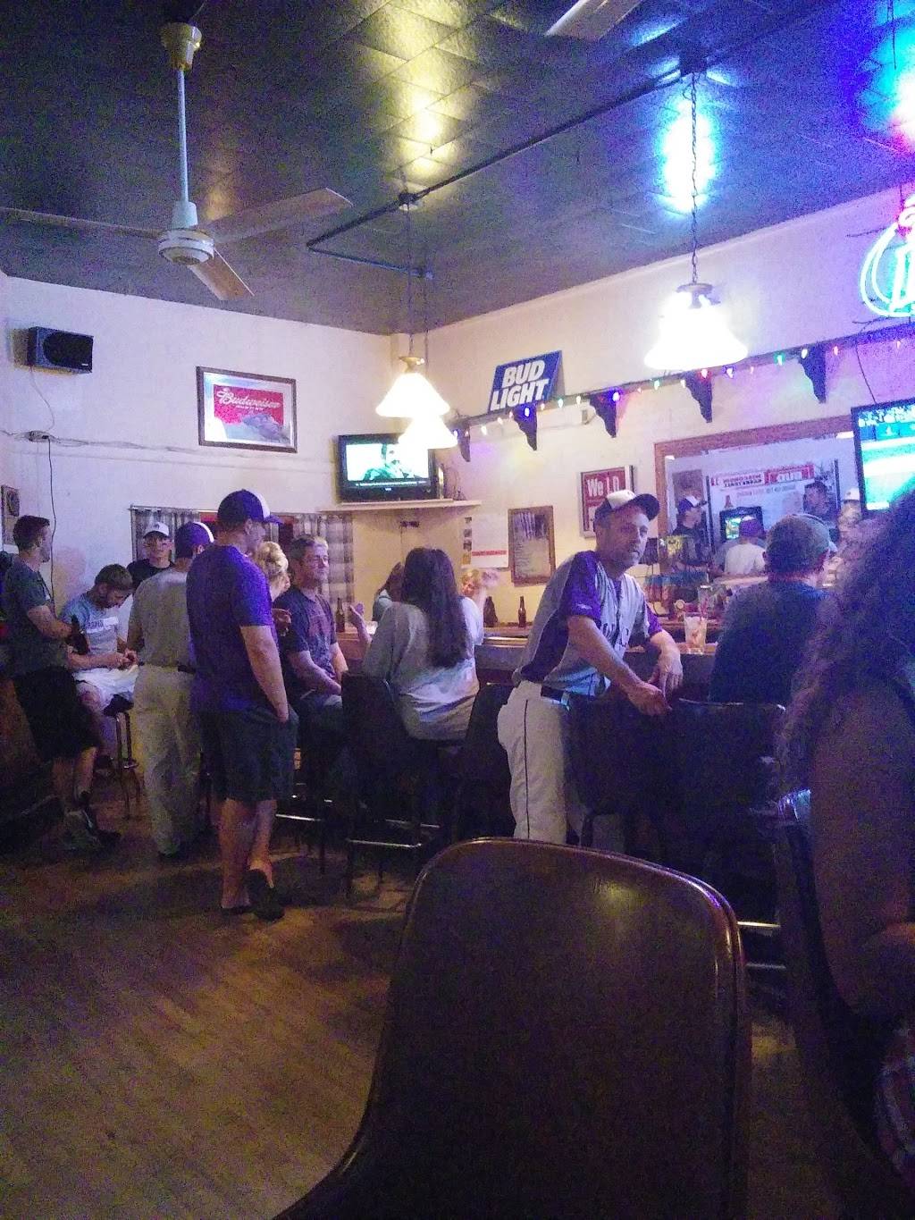 Dinos | restaurant | 110 Diagonal St, Dodgeville, WI 53533, USA | 6089359380 OR +1 608-935-9380