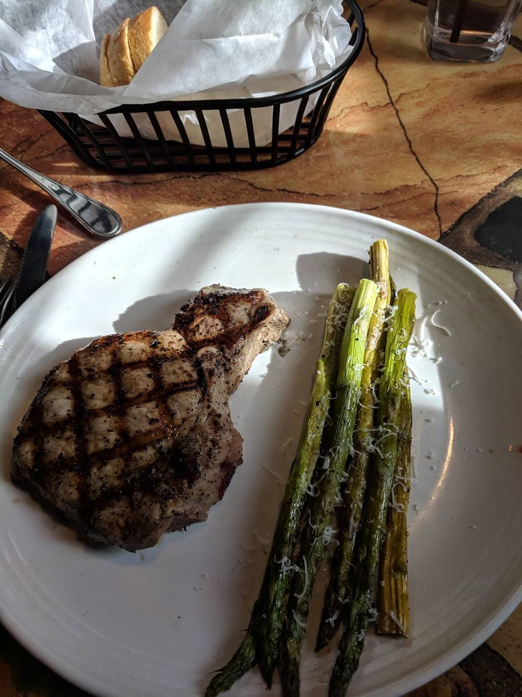 Carrabbas Italian Grill | restaurant | 550 Towne Dr, Fayetteville, NY 13066, USA | 3156377400 OR +1 315-637-7400