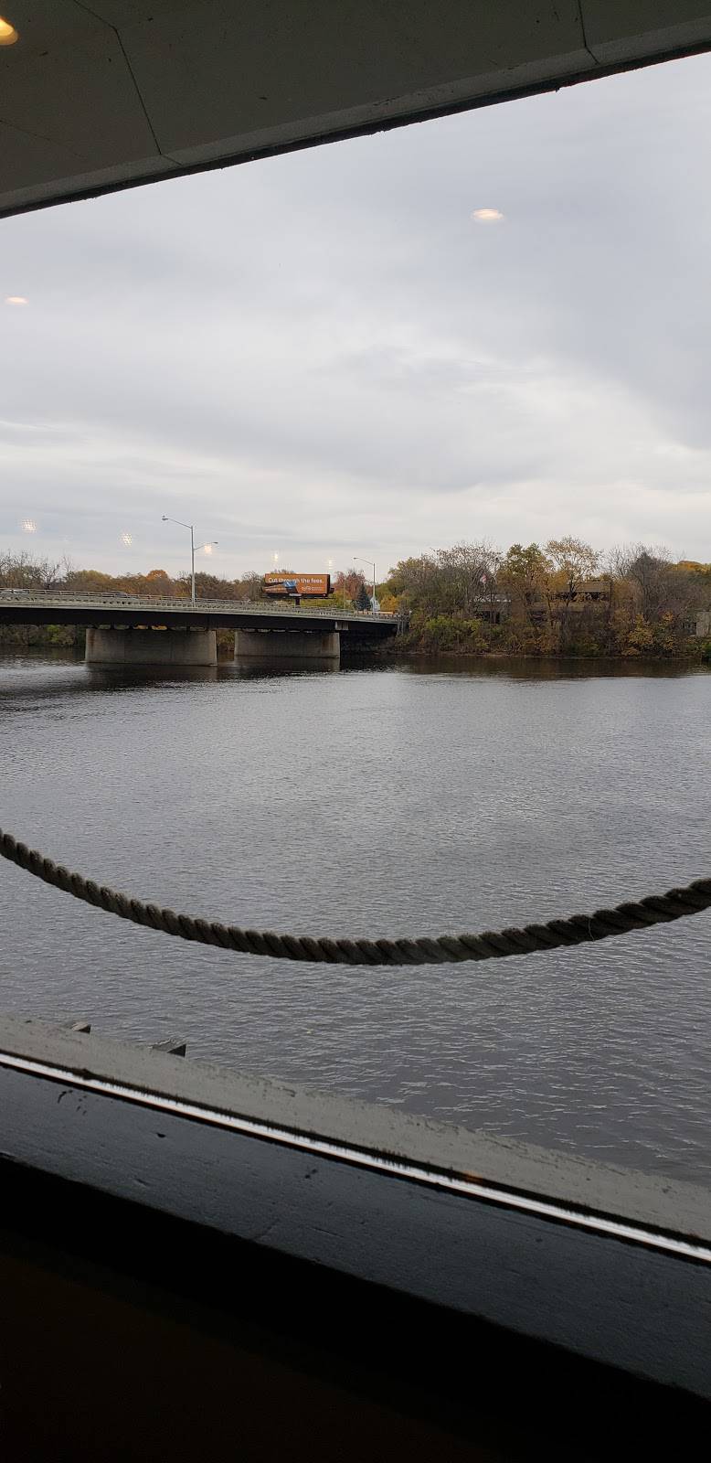 River Rock | restaurant | 270 Ann St NW, Grand Rapids, MI 49504, USA | 6163637748 OR +1 616-363-7748