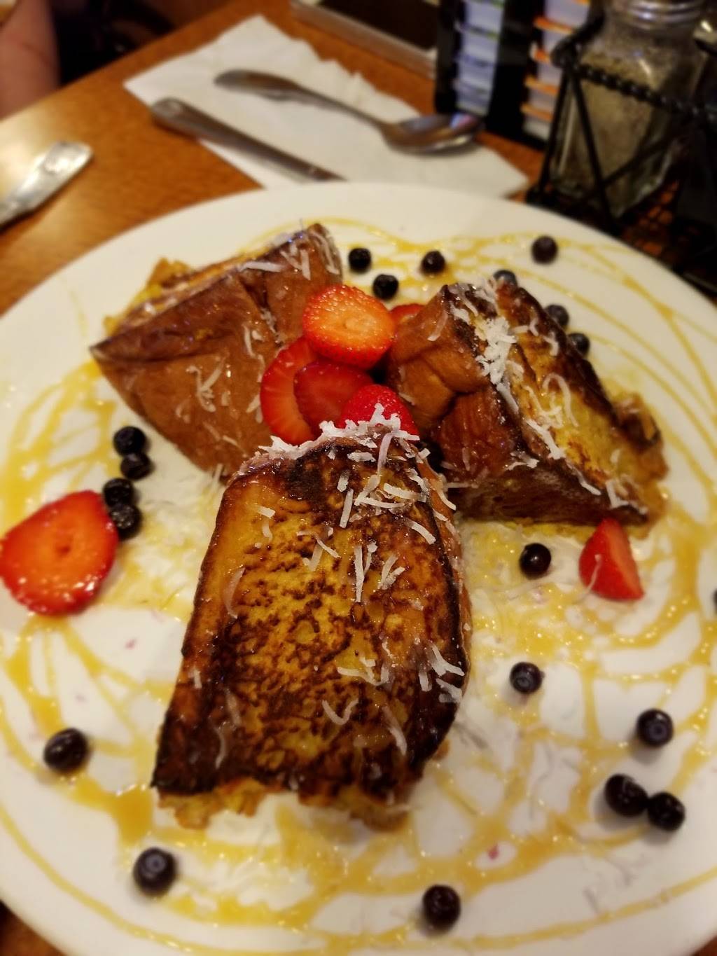 The Broken Yolk Cafe | restaurant | 884 Eastlake Pkwy, Chula Vista, CA 91914, USA | 6192161144 OR +1 619-216-1144