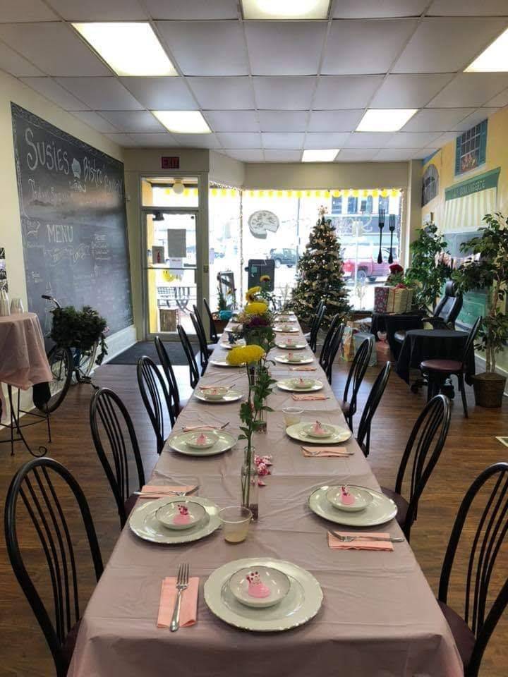 Susies Bistro & Bakery & Susie Sunshine Sweets | restaurant | 17 W Main St, Newark, OH 43055, USA | 7408994737 OR +1 740-899-4737