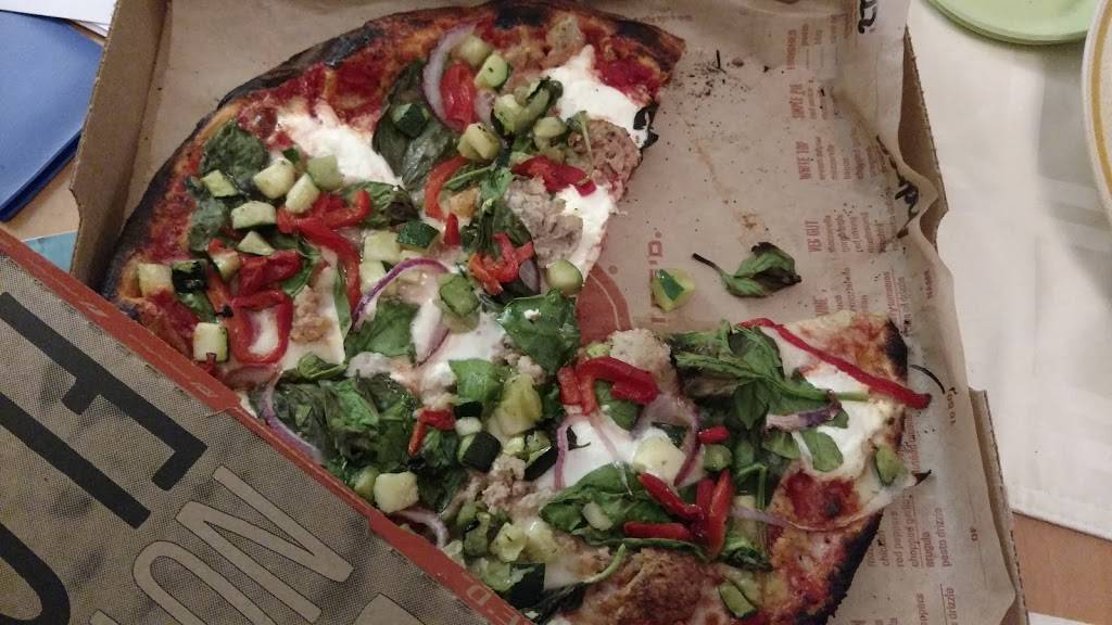 Blaze Pizza | meal takeaway | 6550 N Sheridan Rd, Chicago, IL 60626, USA | 7735361398 OR +1 773-536-1398