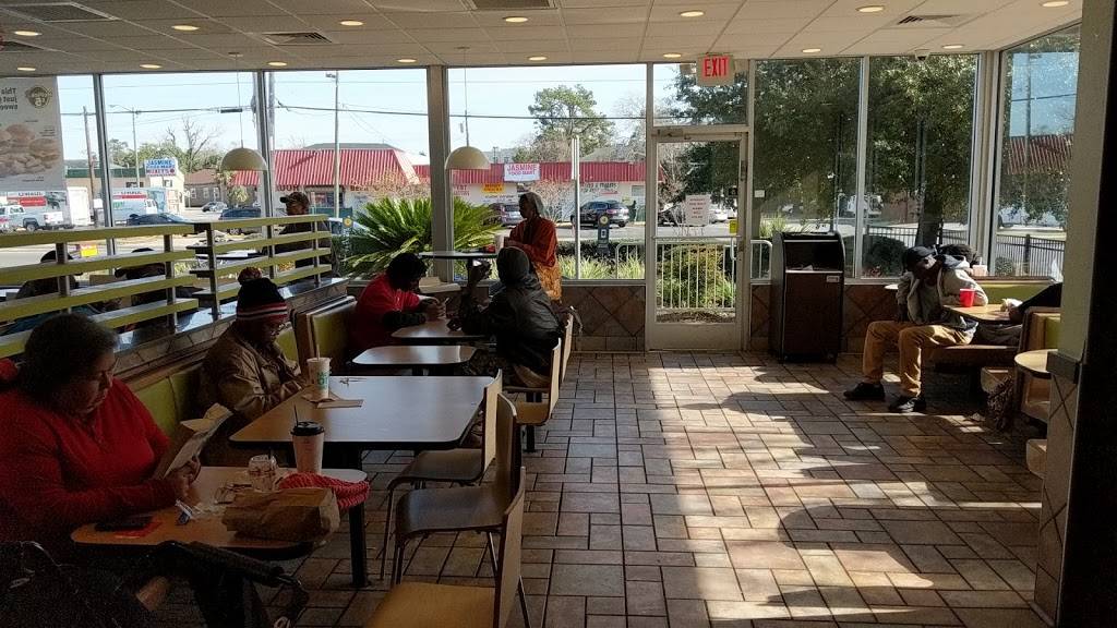 McDonalds | cafe | 2701 Montgomery St, Savannah, GA 31405, USA | 9122335508 OR +1 912-233-5508