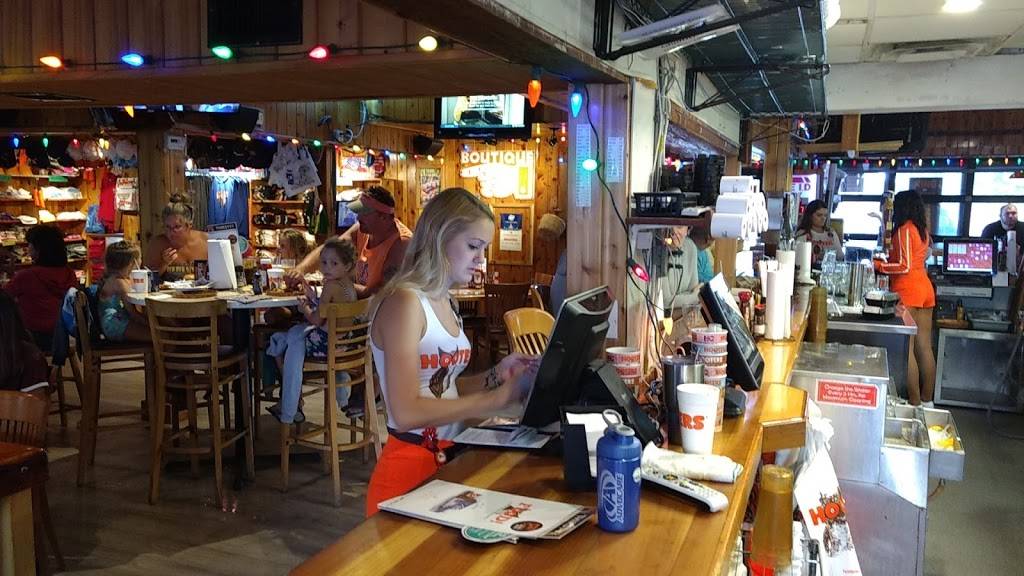 Hooters | meal takeaway | 1600 Estero Blvd, Fort Myers Beach, FL 33931, USA | 2394636033 OR +1 239-463-6033